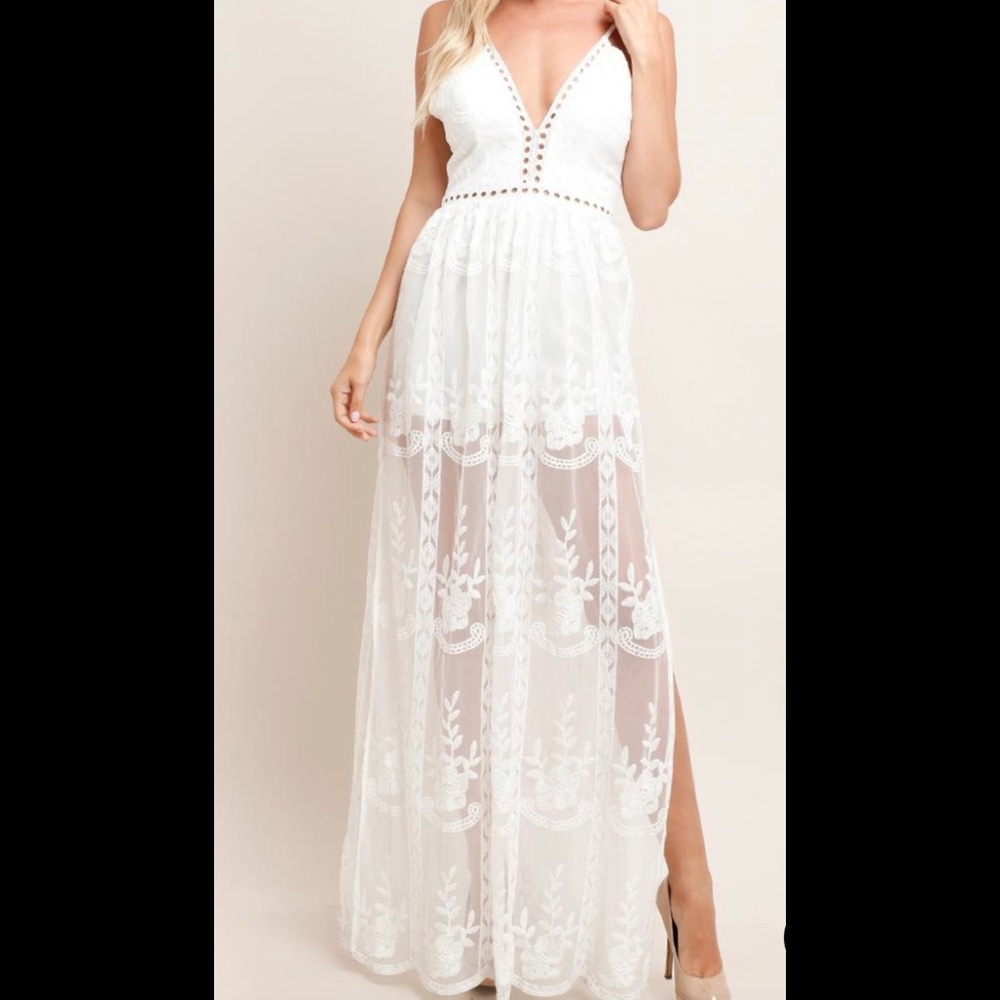 miss avenue Lace Maxi Dress Size: M